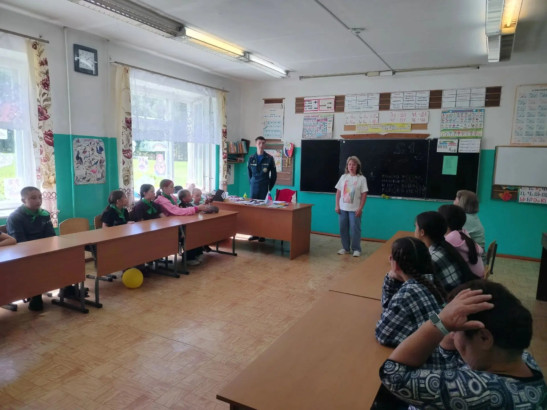 🔥 Безопасность — это важно! А еще у нас был настоящий квест! 🗺️
Сегодня в нашем лагере день выдалс