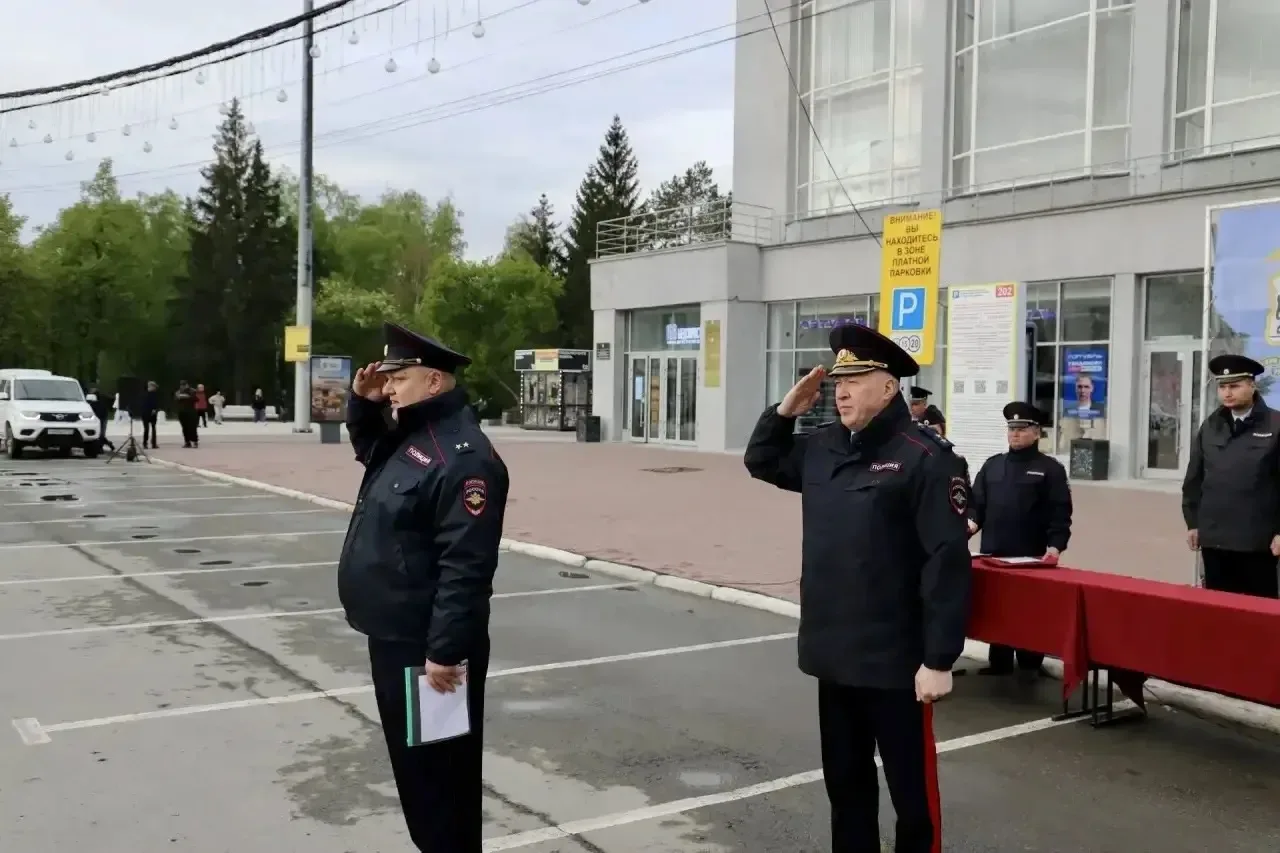 В Новосибирске состоялась торжественная церемония вручения ключей от новых служебных автомобилей под