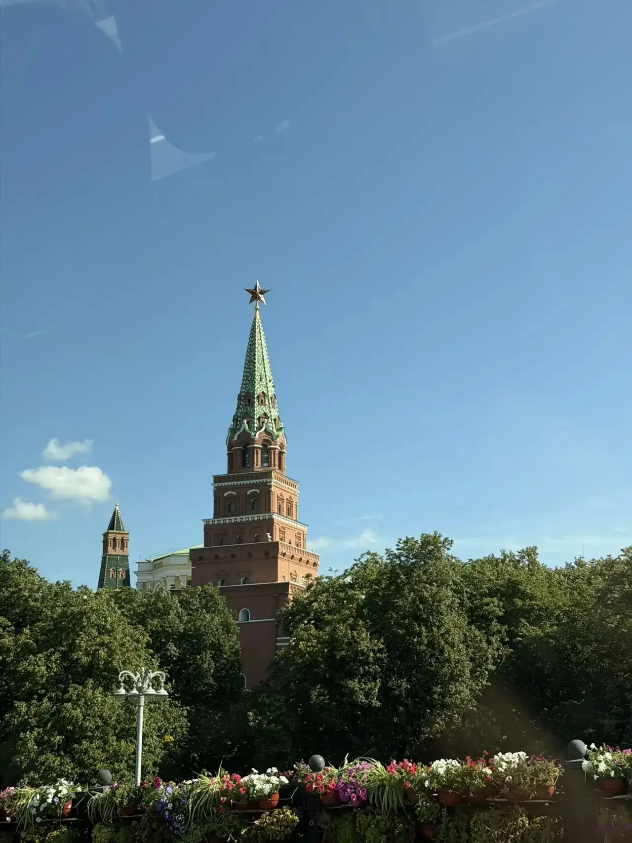 Я решил конфеты после тренировки отдать. До этого давал до.