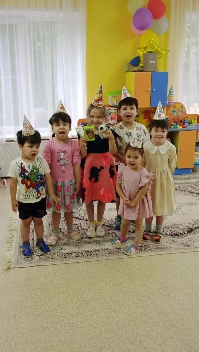 Вика, с Днем рождения!
В группе "Зайка" День рождения! 
Шутки, танцы и веселье!, 
Игры, песни, поздр