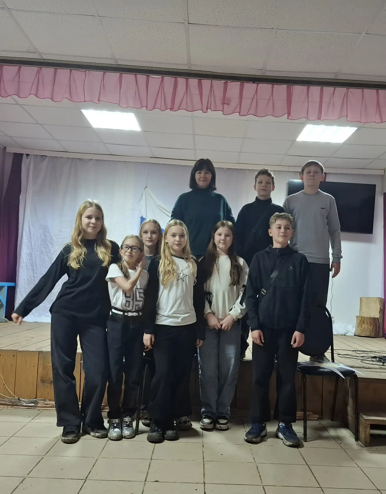 12июня в честь Дня России для детей в Ивановском СК был организован час истории «Душа России в симво
