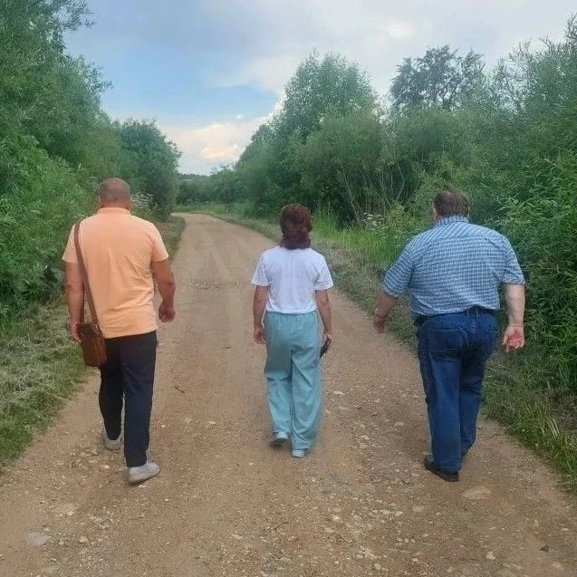 Контроль за благоустройством: работаем в сёлах, наводим порядок вместе!

Продолжаем держать руку на 