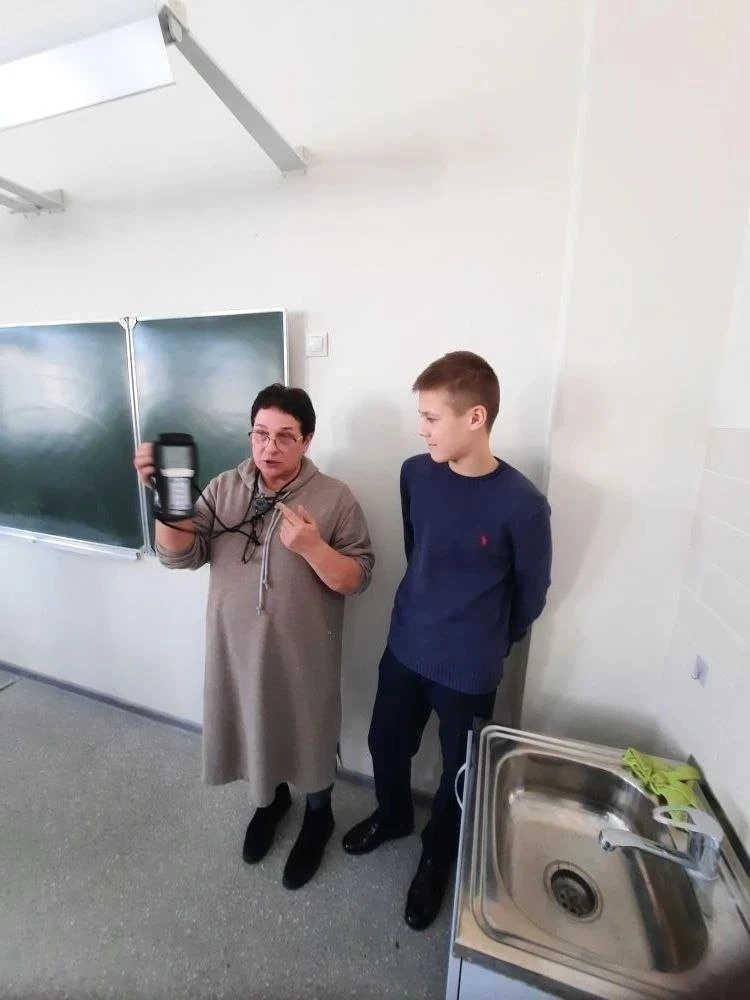 🧪 Образование на практике: занятия школьников совместно с представителями завода «Мирослава» на базе