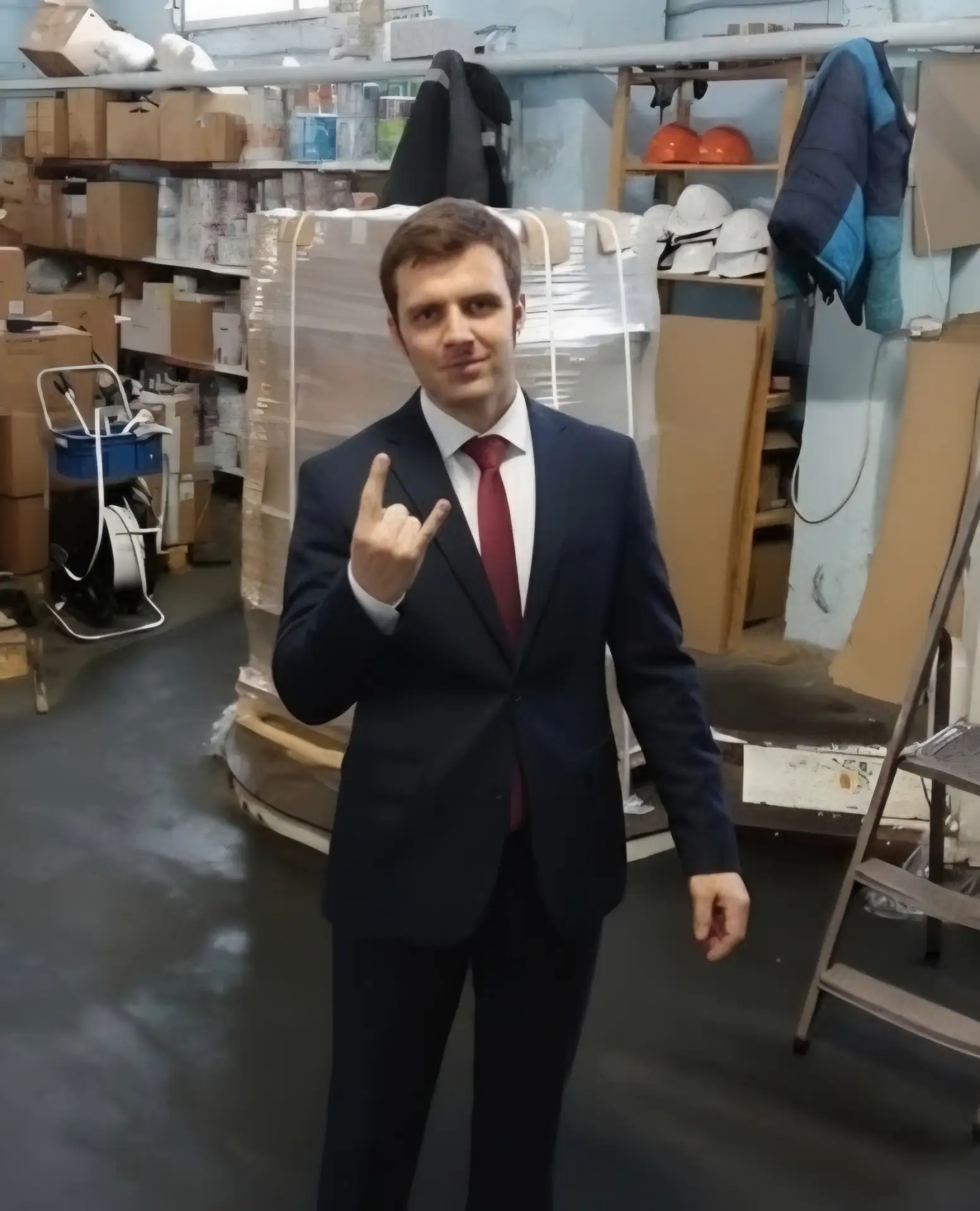 Мой любимый муж Сашка стал генеральным директором цементного завода в Подмосковье.😻😻�...