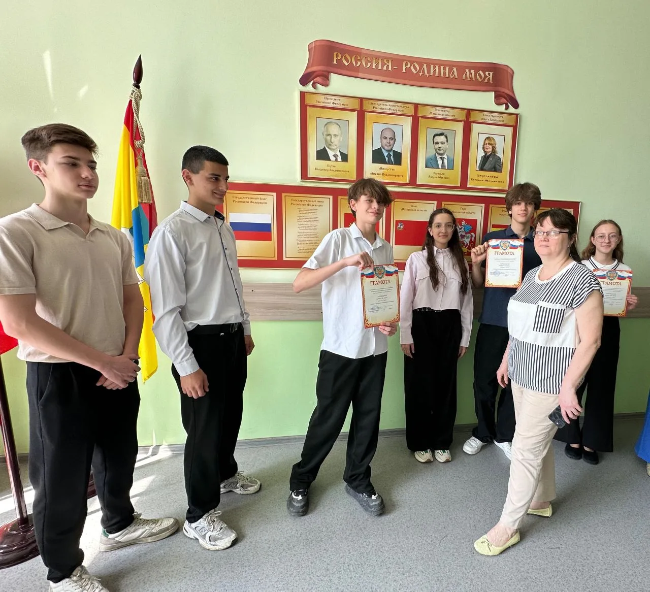 🎉 Гордость за наше творчество! 🎉  Сегодня Совет обучающихся в торжественной обстановке вручил грамот
