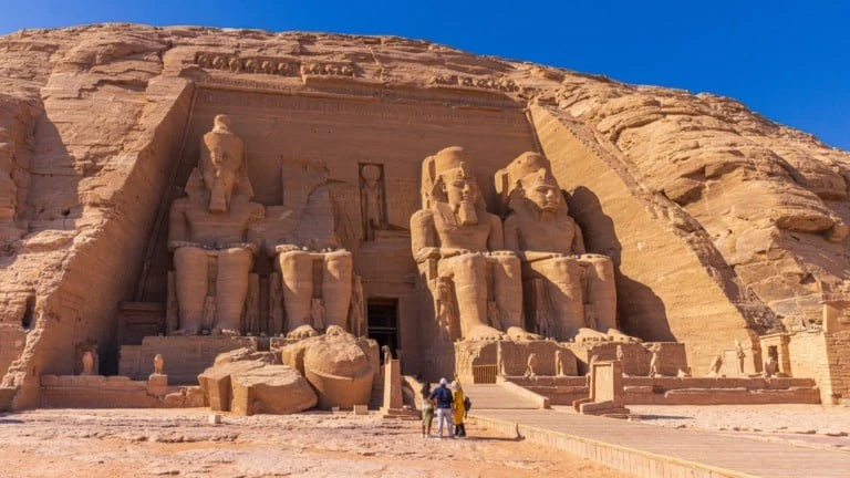 🕌Храмы Абу-Симбел в Египте 

Абу-Симбел — дважды чудо инженерной мысли.

🔻Первый раз — когда храмы