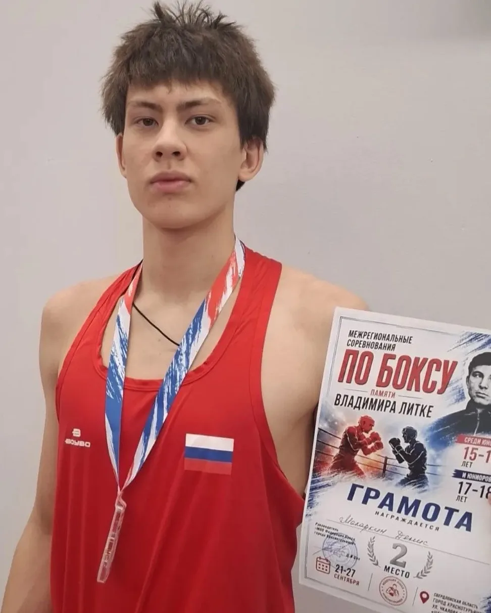 🥊 Губкинский боксёр Денис Макаркин завоевал серебро на межрегиональных соревнованиях с...