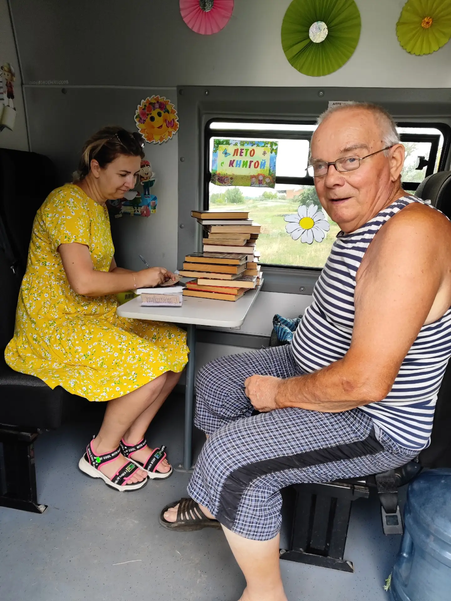 🚐🌿 КИБО в Лесхозе: «Дачный сезон в разгаре!»

29 июля наш библиомобиль совершил традиционный выезд