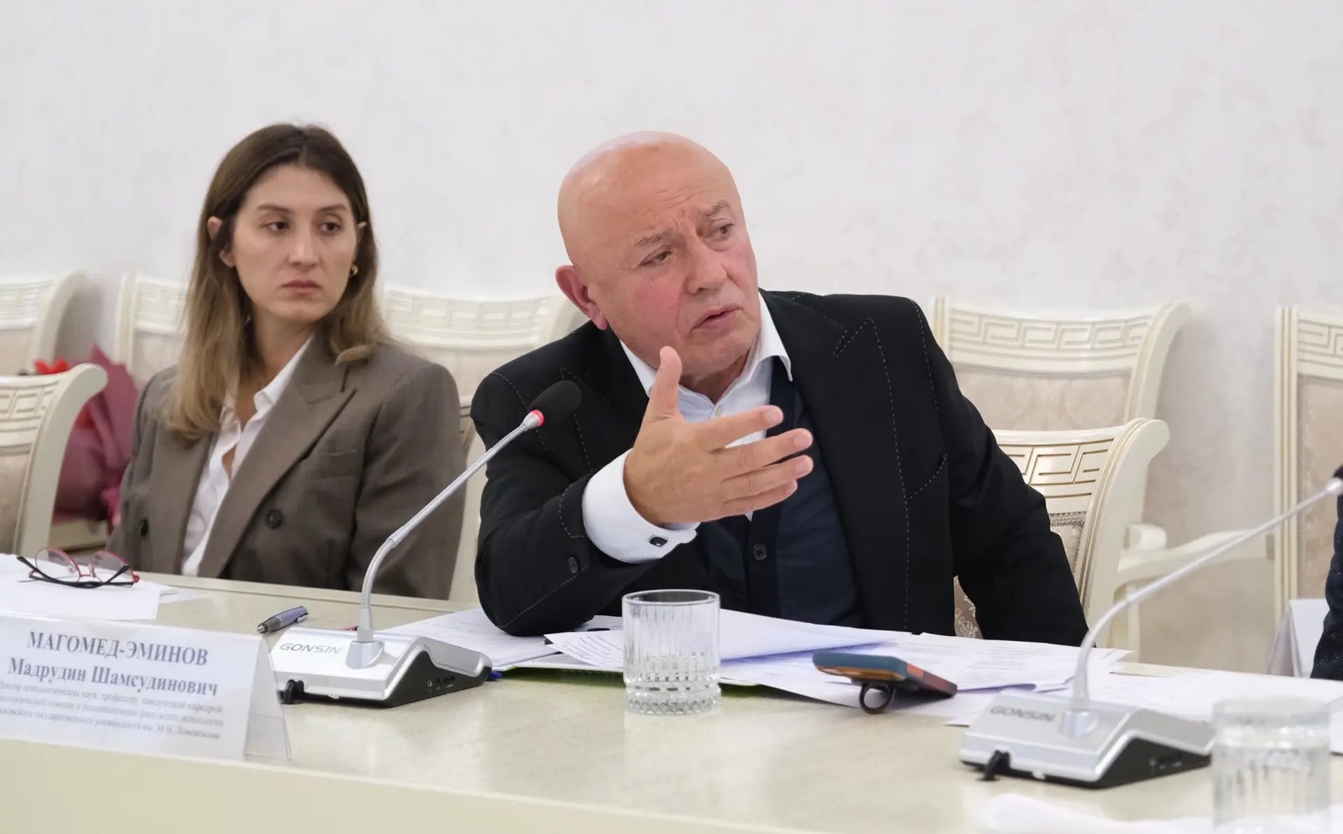 В рамках совещания с докладом выступил заведующий кафедрой психологической помощи и рес...