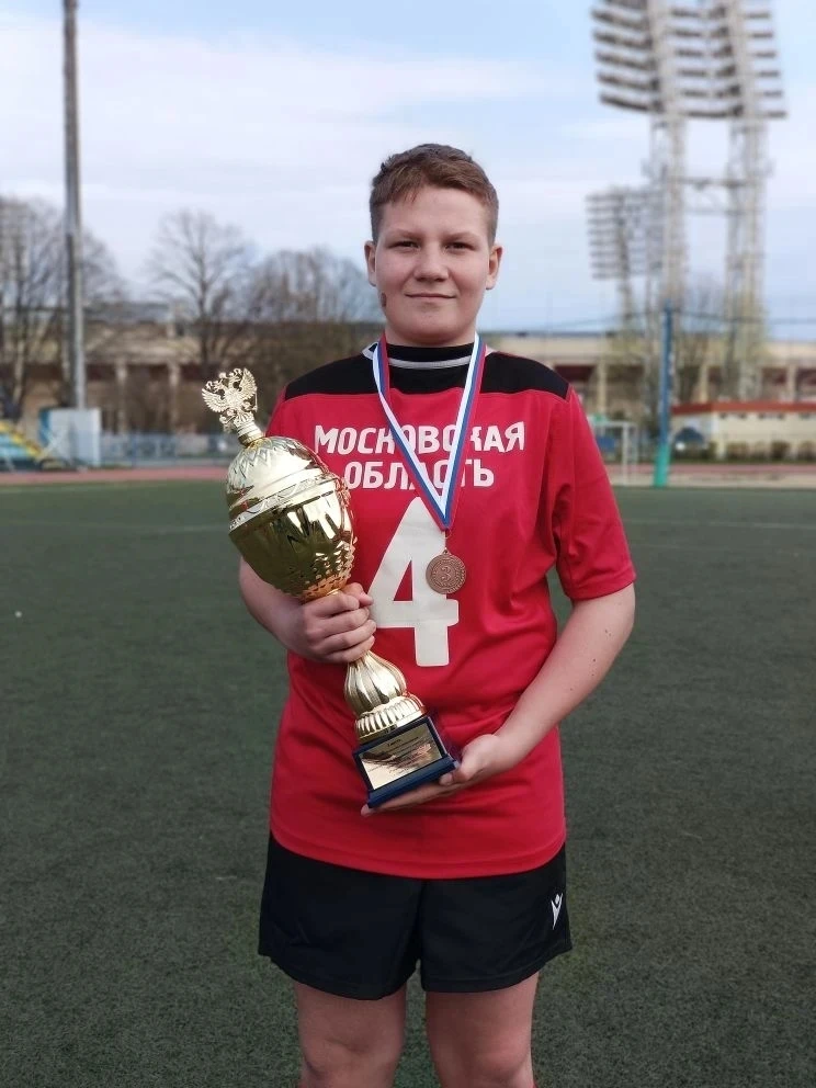 Гордость школы  Регбист с характером: шесть лет на пути к победам  🏉 Артём Н. из 7«Б» занимается рег