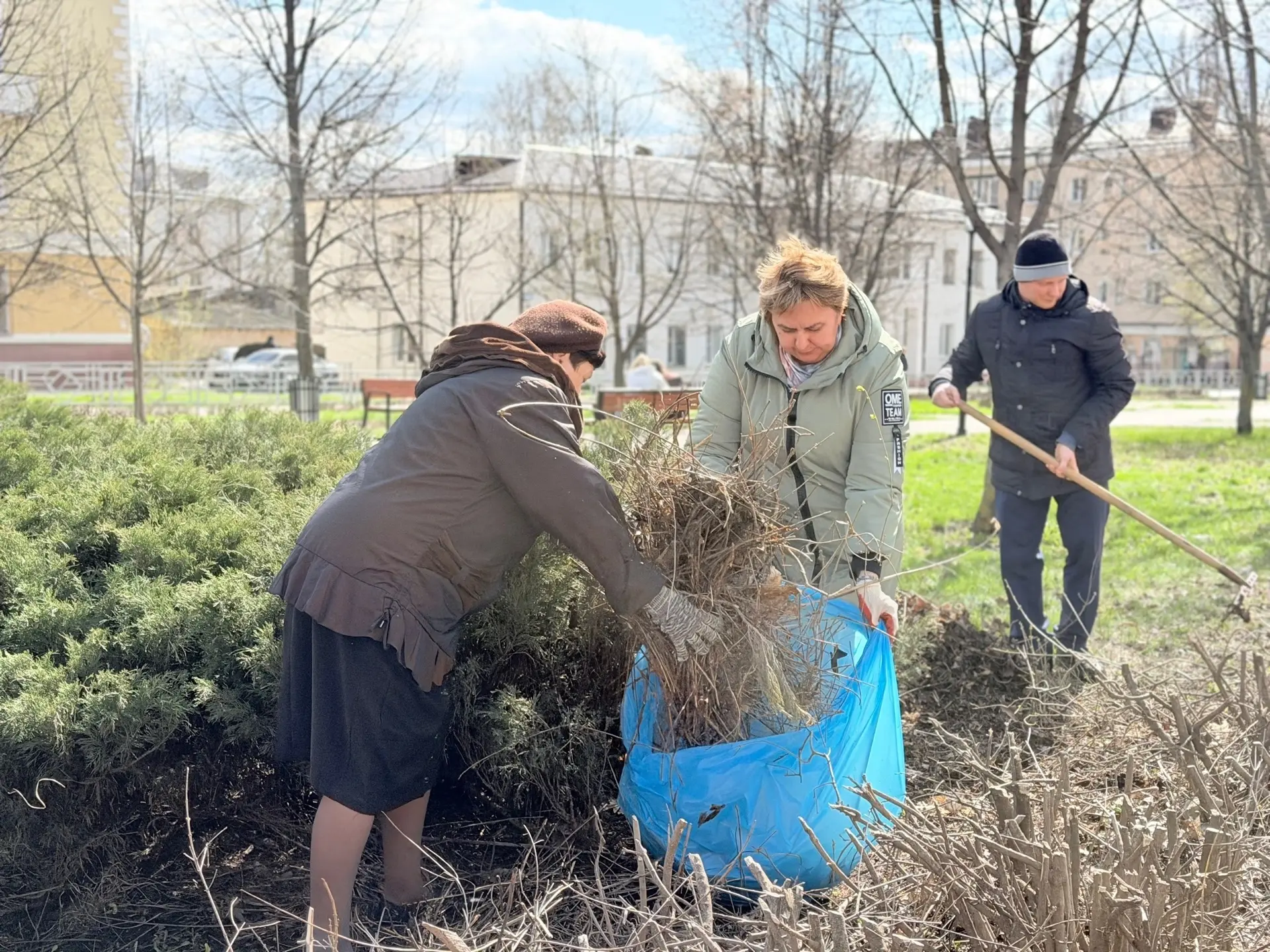 НЕ ПРОСТО УРОКИ, А ПОЛЕЗНЫЕ ДЕЛА! 💚🧹  Сегодня наша школа доказала: чистота начинается с каждого из н