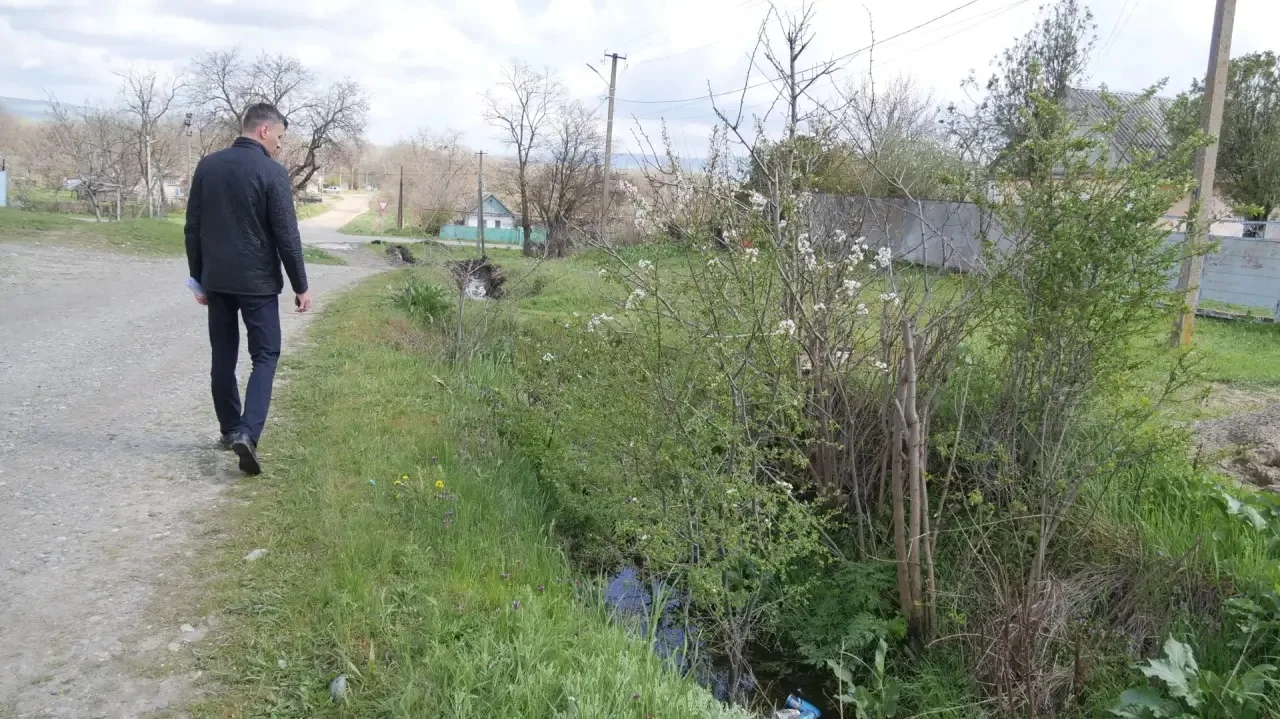 Сегодня посетил село Балахоновское.   Затяжные осадки привели к наполнению дренажных канав, поднятию