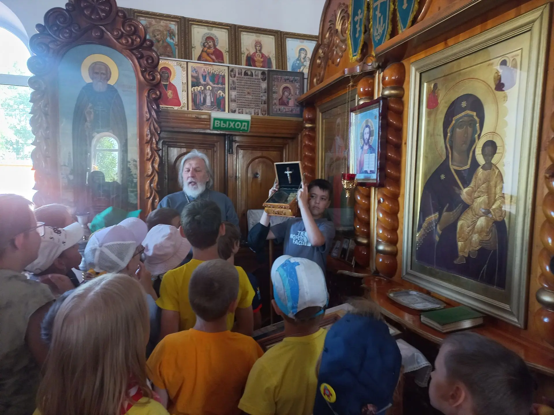 Сквер Поиск призвания
 
Каждый день в летнем лагере Дворца творчества в пгт.Бачатский наполнен ярким