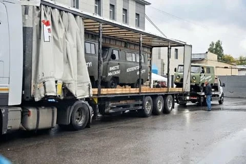 Жители Татарстана отправили три автомобиля «УАЗ-452» бойцам на СВО.