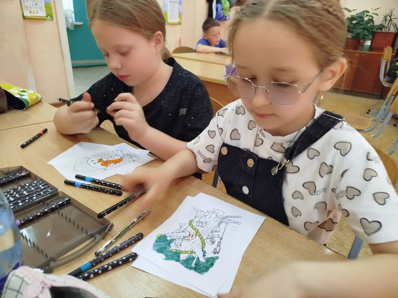 🎨 Волшебство пушкинских строк в красках и бумаге!

В МБОУ «Школа №19 им. С. Н. Котова» прошла удиви