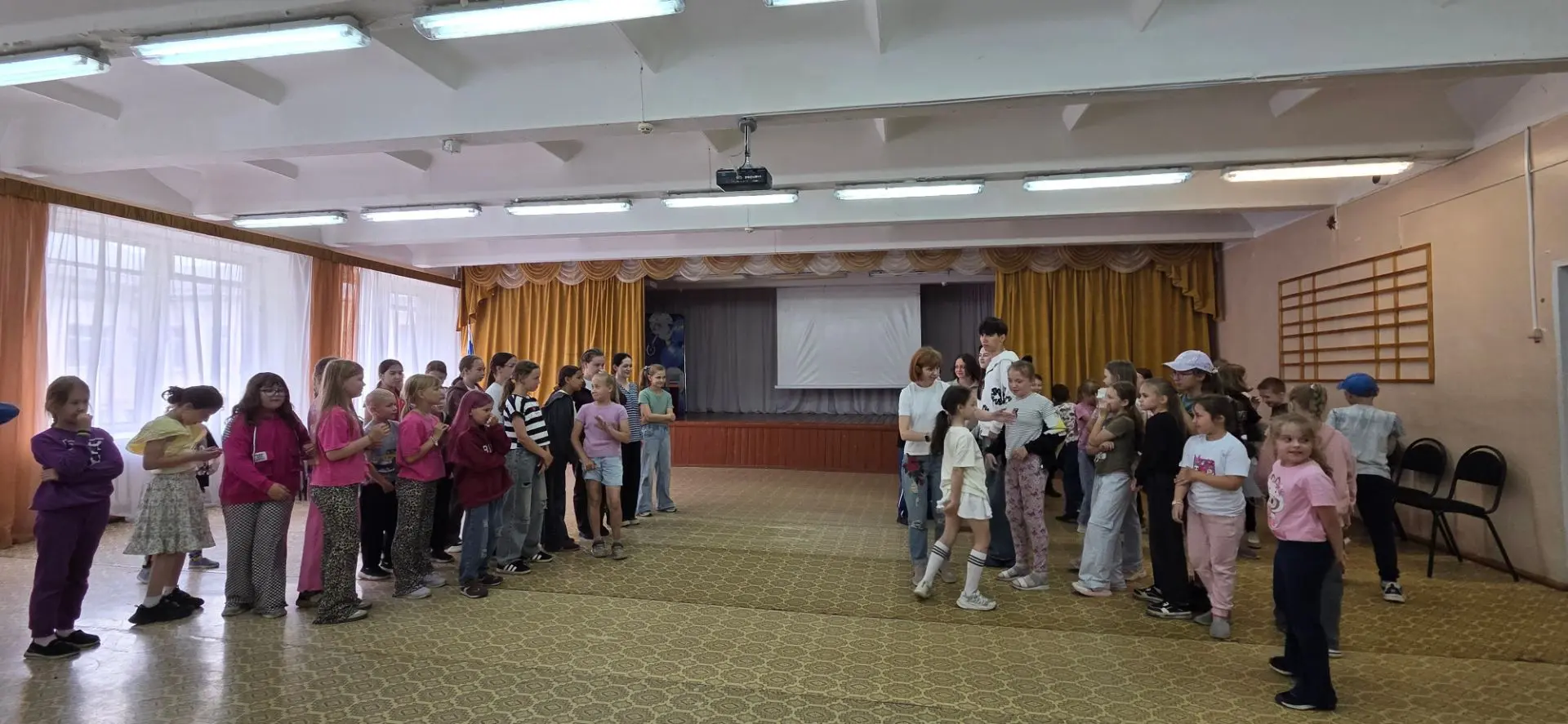 Зажигательное лето в действии! 🔥🪶

16 июня наш лагерь превратился в настоящую сказку! Мы провели к
