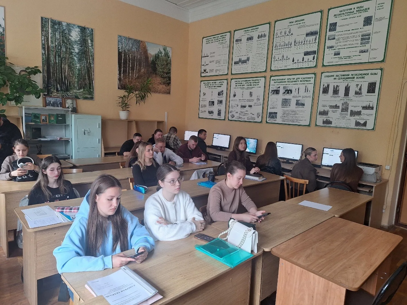 🌱 На кафедре лесных культур прошёл агрономический диктант