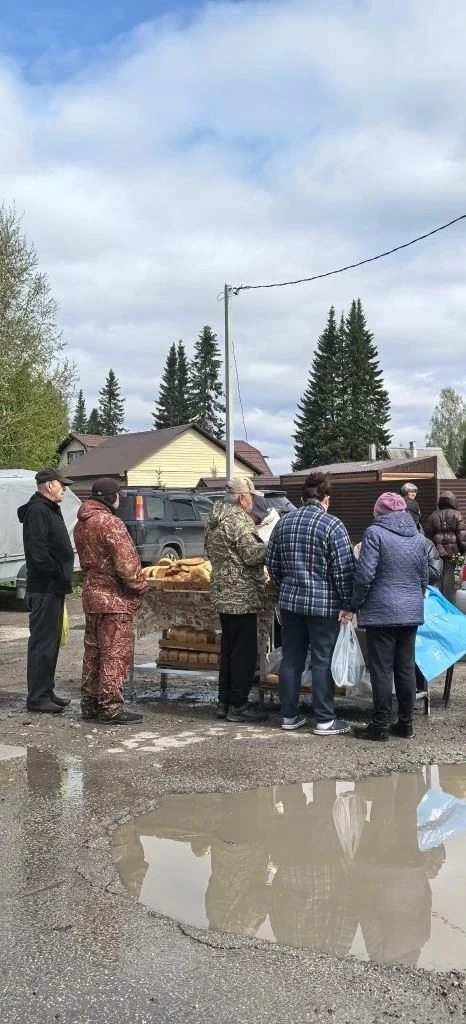 Сегодня на конечной остановке деревни Александровка проходит ярмарка "Дачная суббота".   В широком а