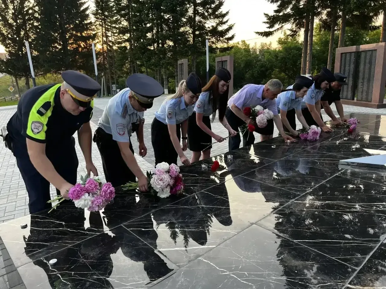 В Новосибирской области сотрудники полиции приняли участие в акции «Свеча памяти»