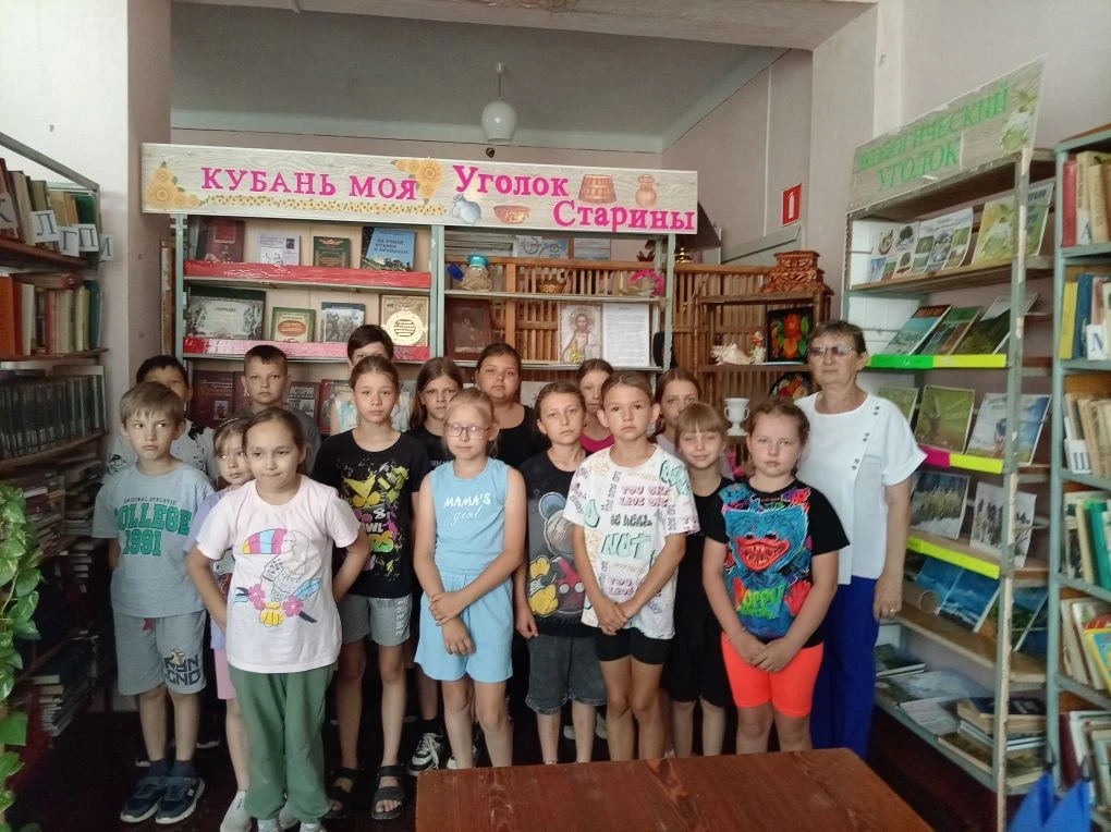 В МУК «КДЦ Среднечубуркского  сельского поселения» прошел час общения «Моя семья,мое богатство». 
  