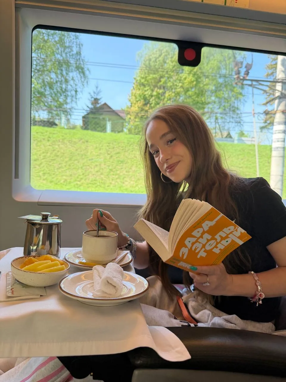 на таком вайбе лечу в Питер на концерт🚄🚄🚄  у меня новые секретики для Локельчиков🤫 заходите в наше ф
