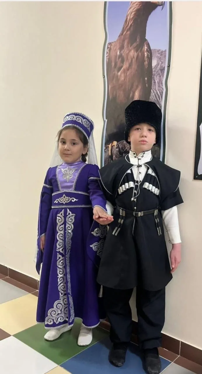 Хутежева Сафия и Арамисов Алихан обучающиеся 1 класса МКОУ " СОШ3" с. п. Аргудан Лескен...