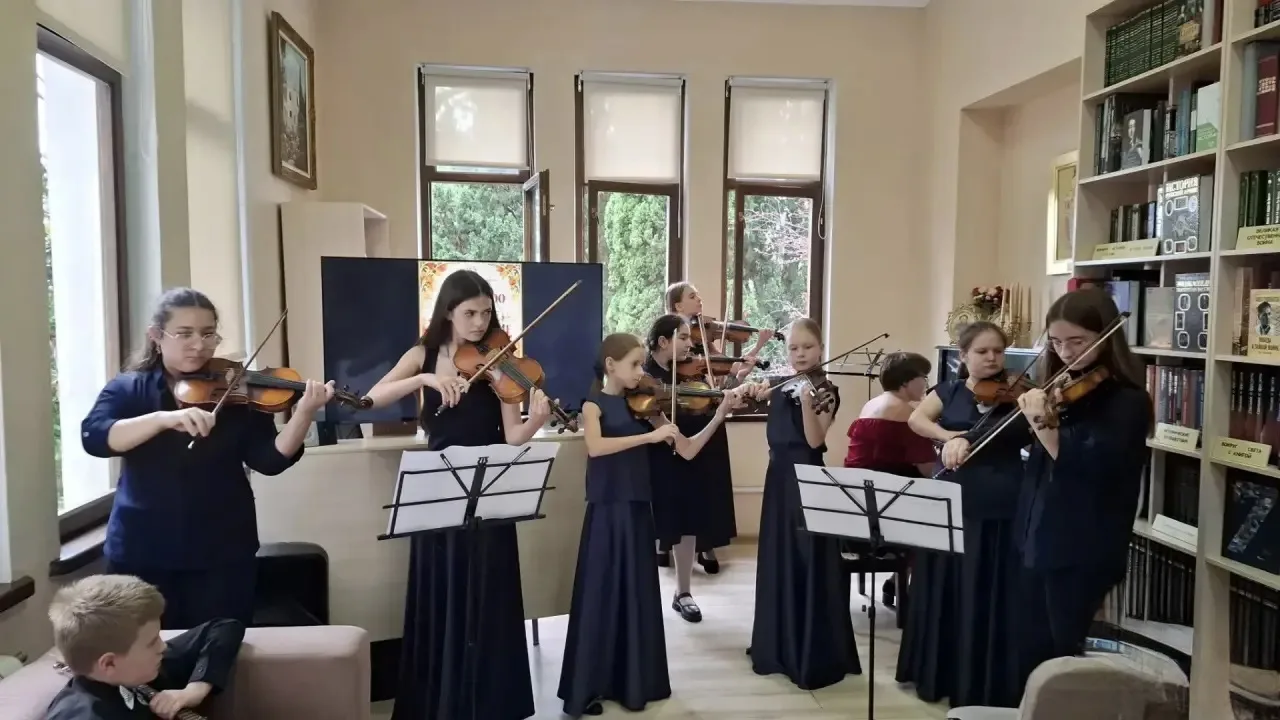 🍁В библиотеке им. А.С. Пушкина состоялся концерт «Осеннее настроение» для читателей и ...