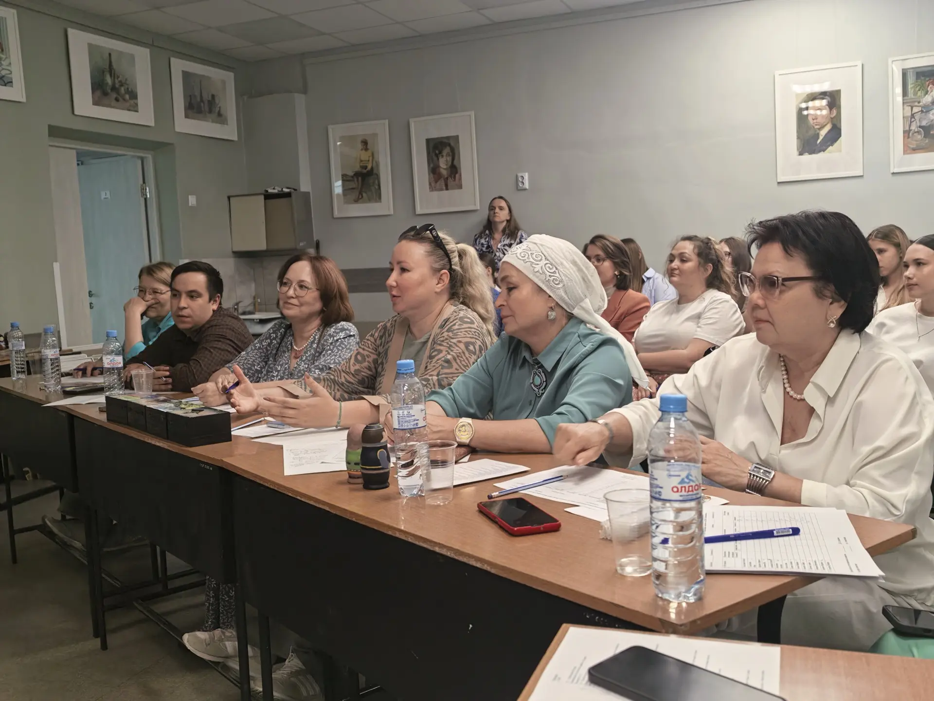 Преподаватели, которые остались за кадром- 2 дня оценивали работы выпускников.