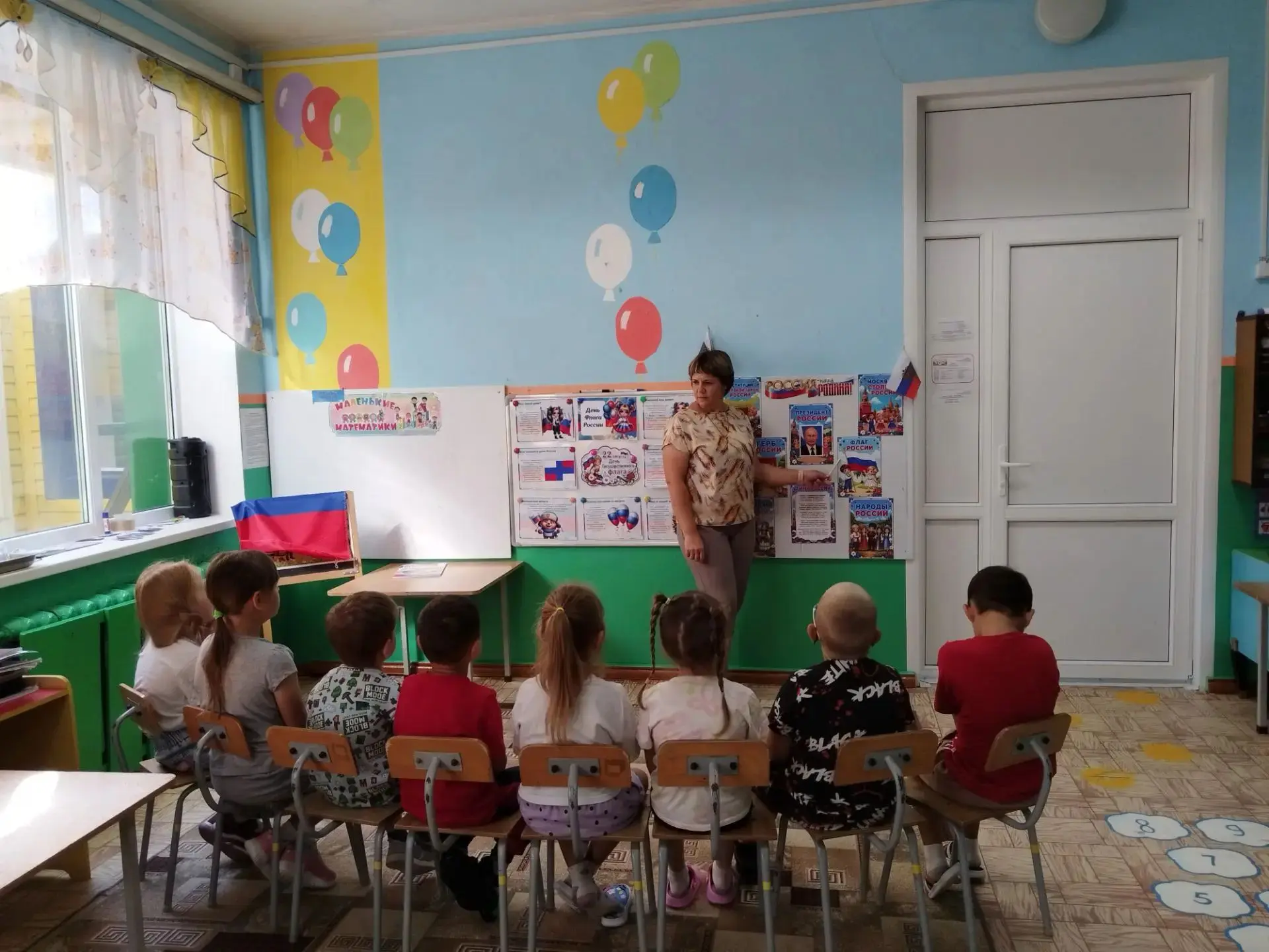 Белый – облако большое,