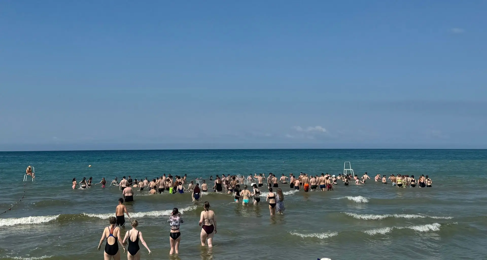 В детском оздоровительном лагере «Черноморская зорька» в Анапе официально стартовал пля...