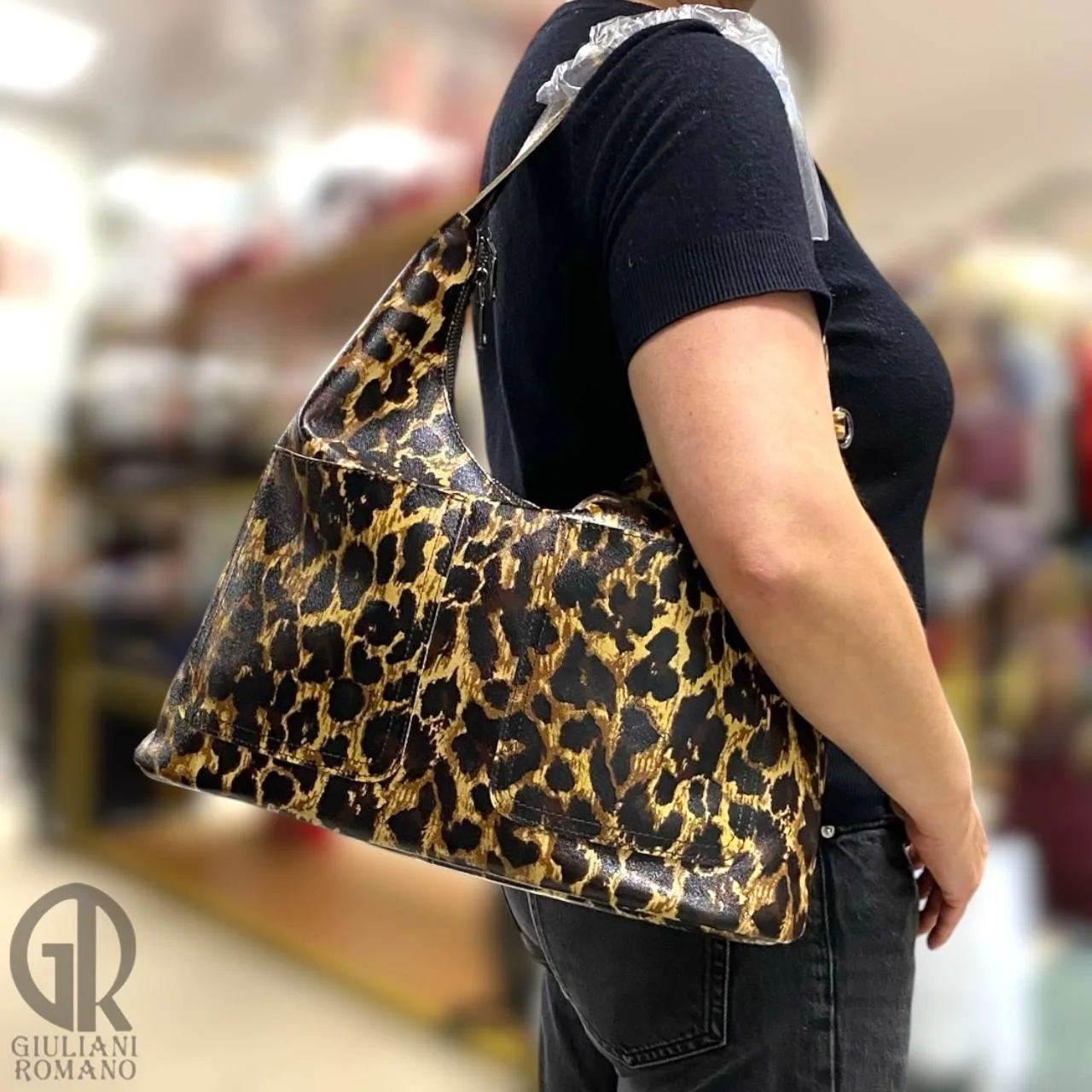 🐆 Сумка с насыщенным леопардовым принтом и эффектным блеском.