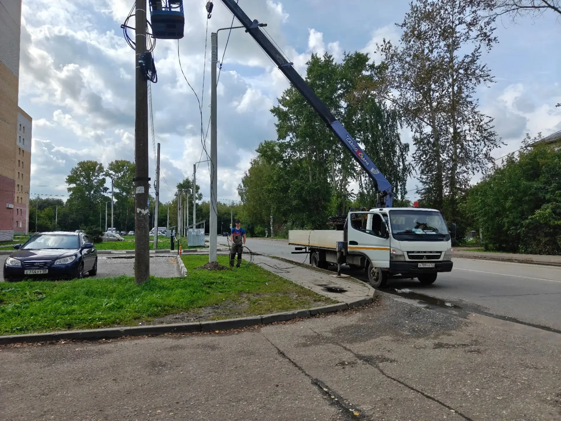 В Кирове на 20 участках обустраивают уличное освещение.