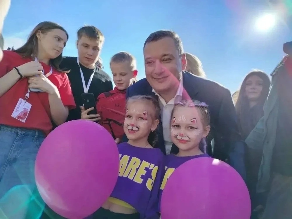 🎈 1 июня ученица 1 «А» класса Леонова Ева вместе со своей танцевальной командой приняла участие в П