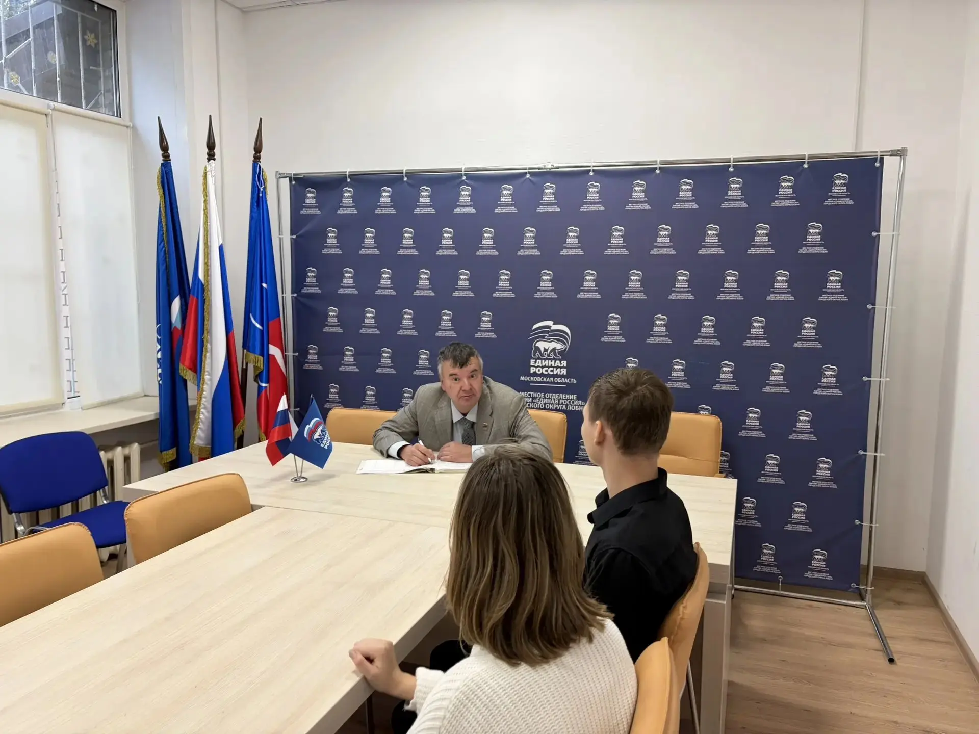 🇷🇺  Депутат Совета депутатов городского округа Лобня, член партии «Единая Россия» Анд...