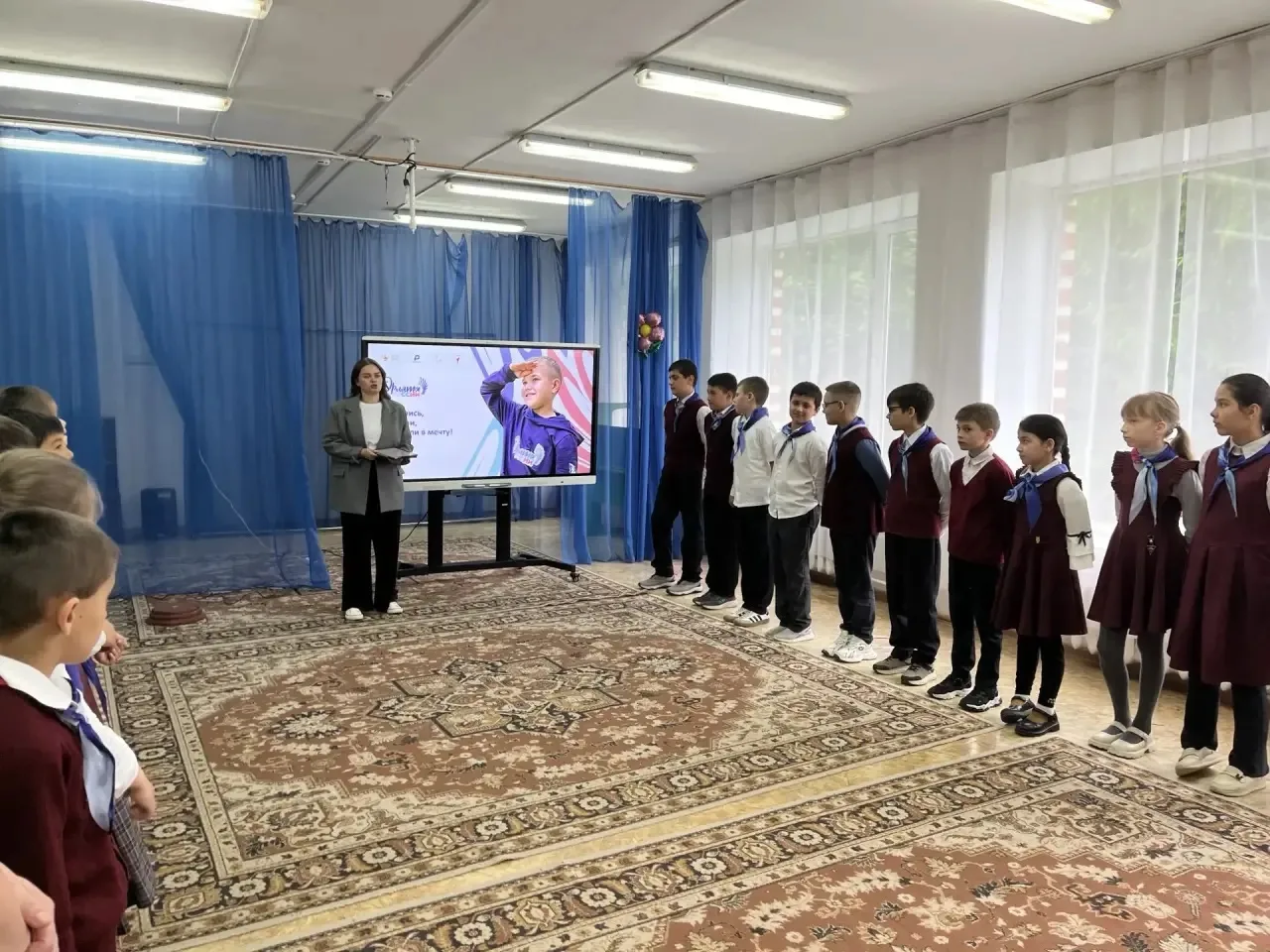 Сегодня наша школа прощалась со своими «Орлятами»! Выпускной получился шумным, весёлым ...