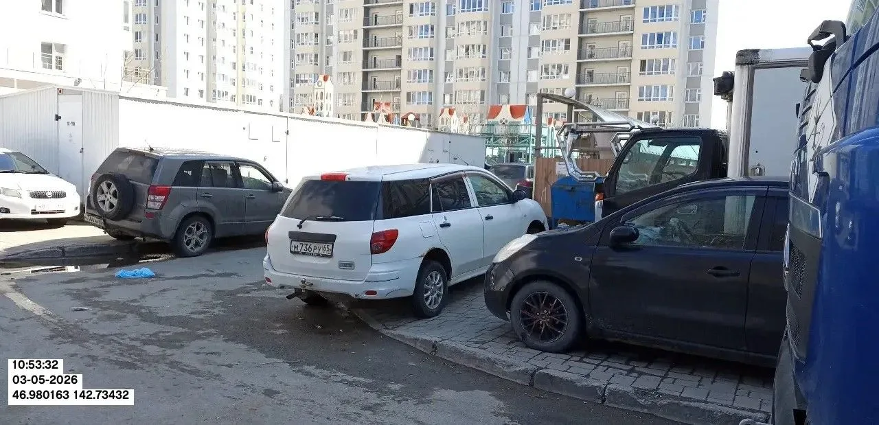 Давно мы не публиковали мастеров парковки, которые мешают вывозу отходов   🤷‍♂️ Думали, что автовлад
