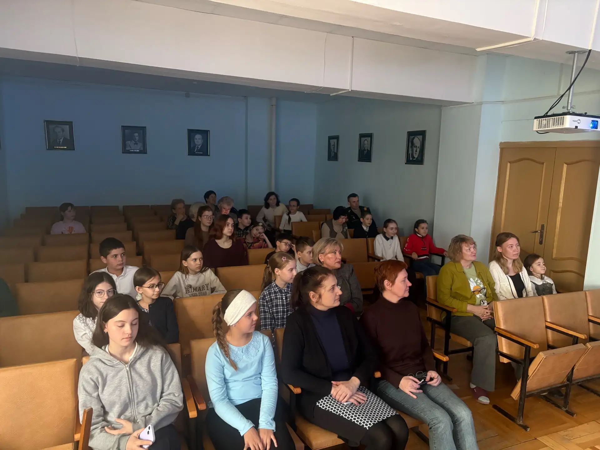 Сегодня в рамках проекта "Цифровой ликбез" состоялся классный час, на котором учащиеся ...