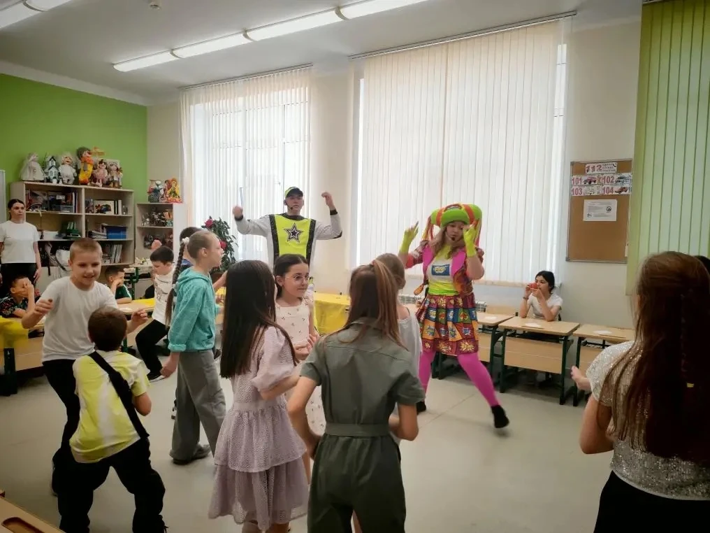 🎉 Друзья! 🎉 В 3 «В» классе прошёл Последний звонок — яркий, весёлый и запоминающийся! 🥳  Ребята отме