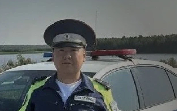Неравнодушный капитан помог попавшей в беду на опасной трассе жительнице Нижневартовска
