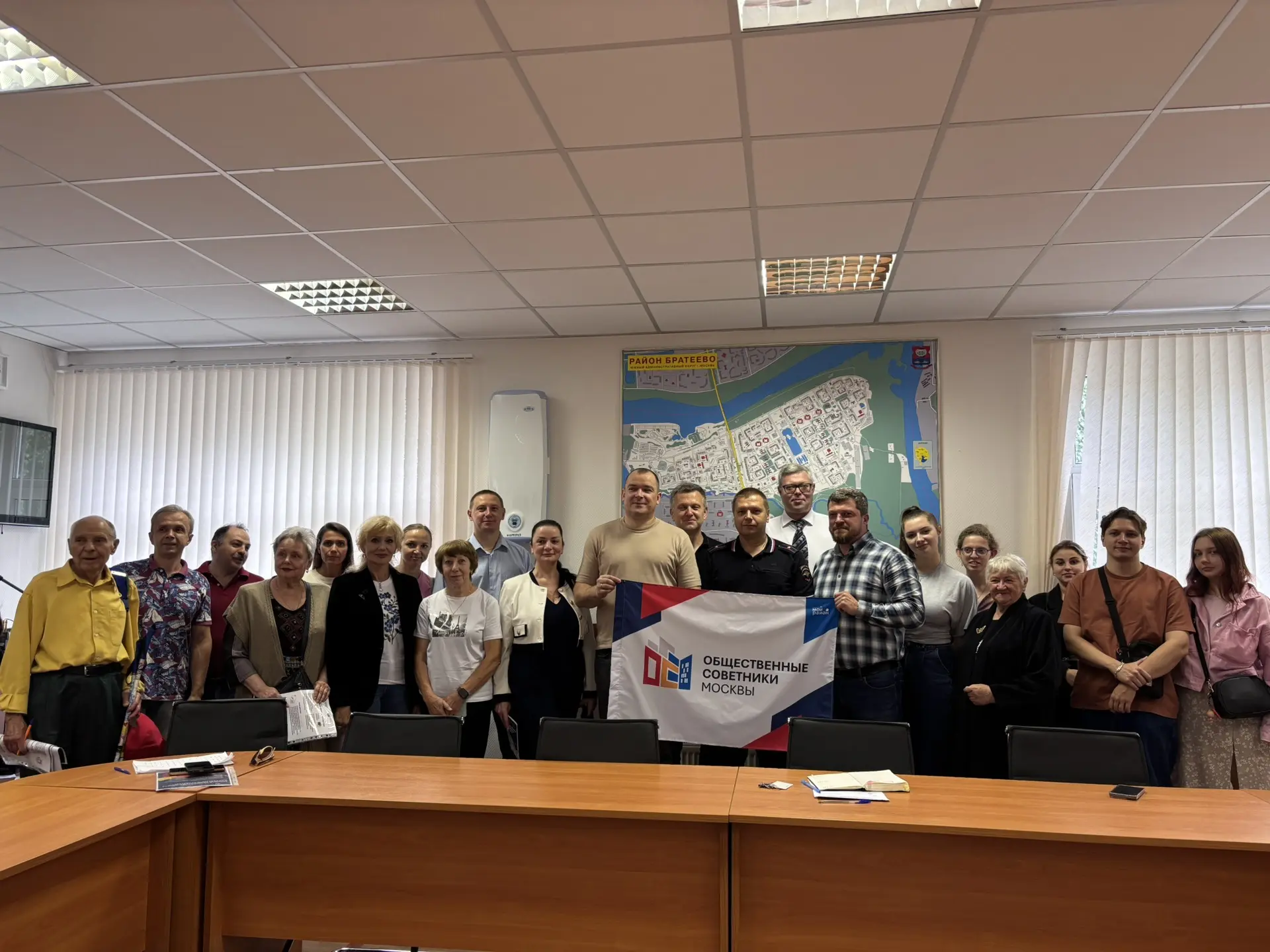 В Братеево прошла важная встреча для защиты жителей от мошенников!

На прошлой неделе в управе состо