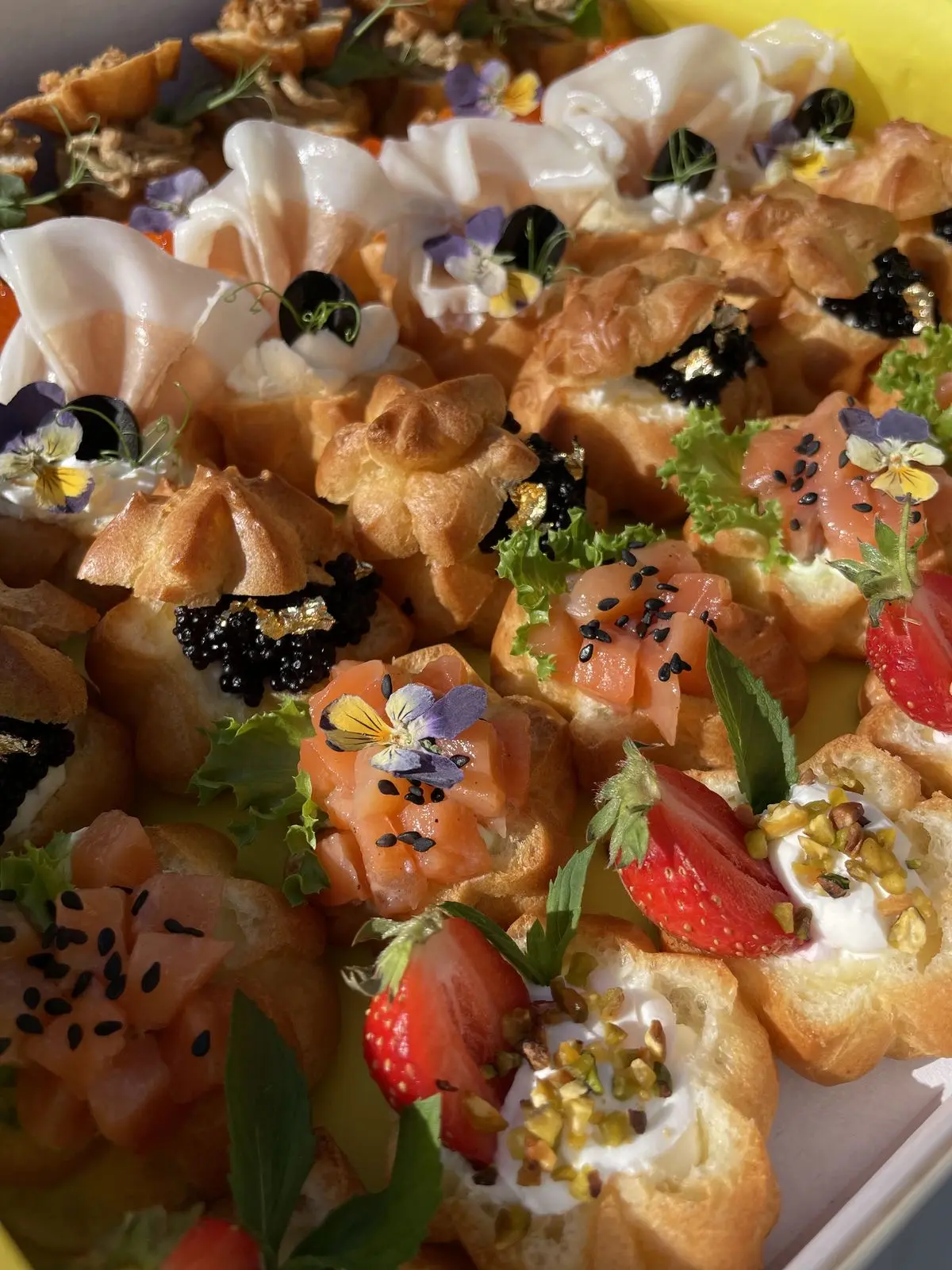 Эклеры с лососем? Да и это намного интереснее бутербродов😉