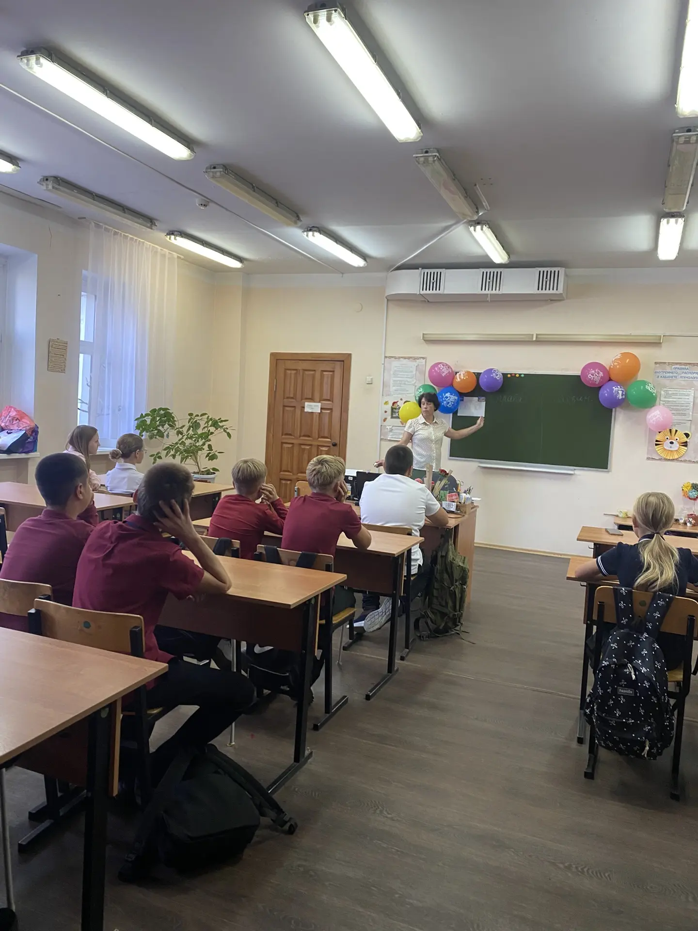 В 6в классе прошел классный час на тему «Калейдоскоп моих прав и обязанностей»