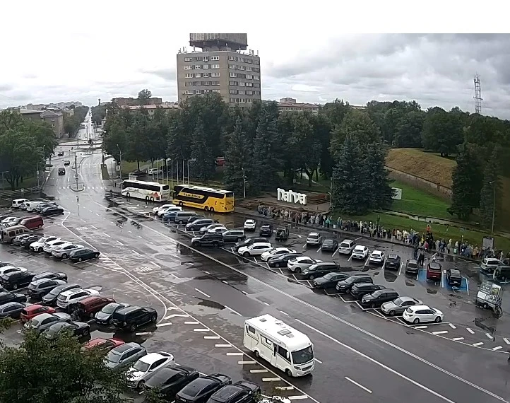 Камера - очередь из Нарвы (Эстония) в Россию https://balticlivecam.com/ru/cameras/eston...