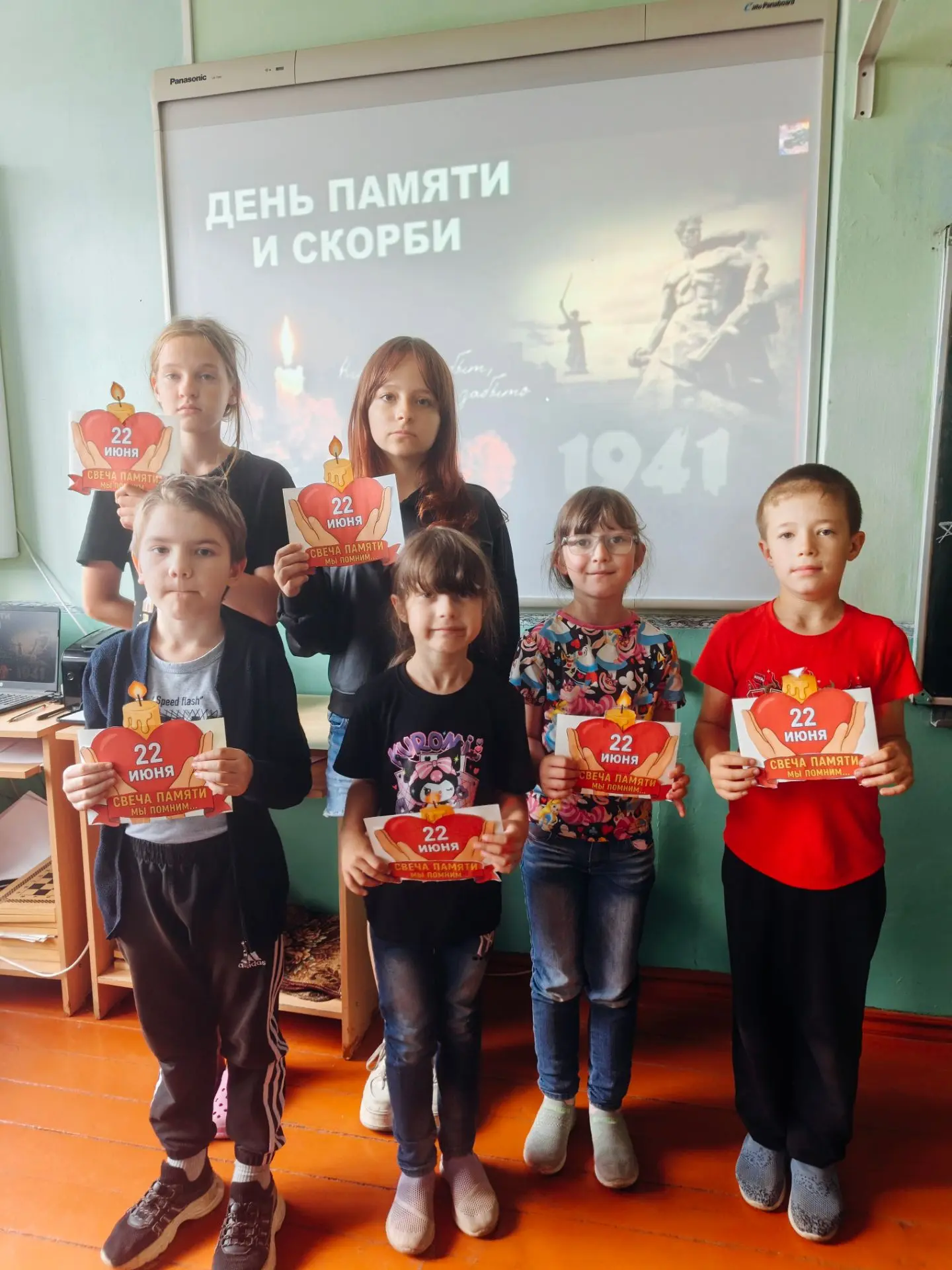 Вспомним всех поимённо!
Наши воспитанники пришкольного лагеря "Солнышко" с гордостью присоединились 
