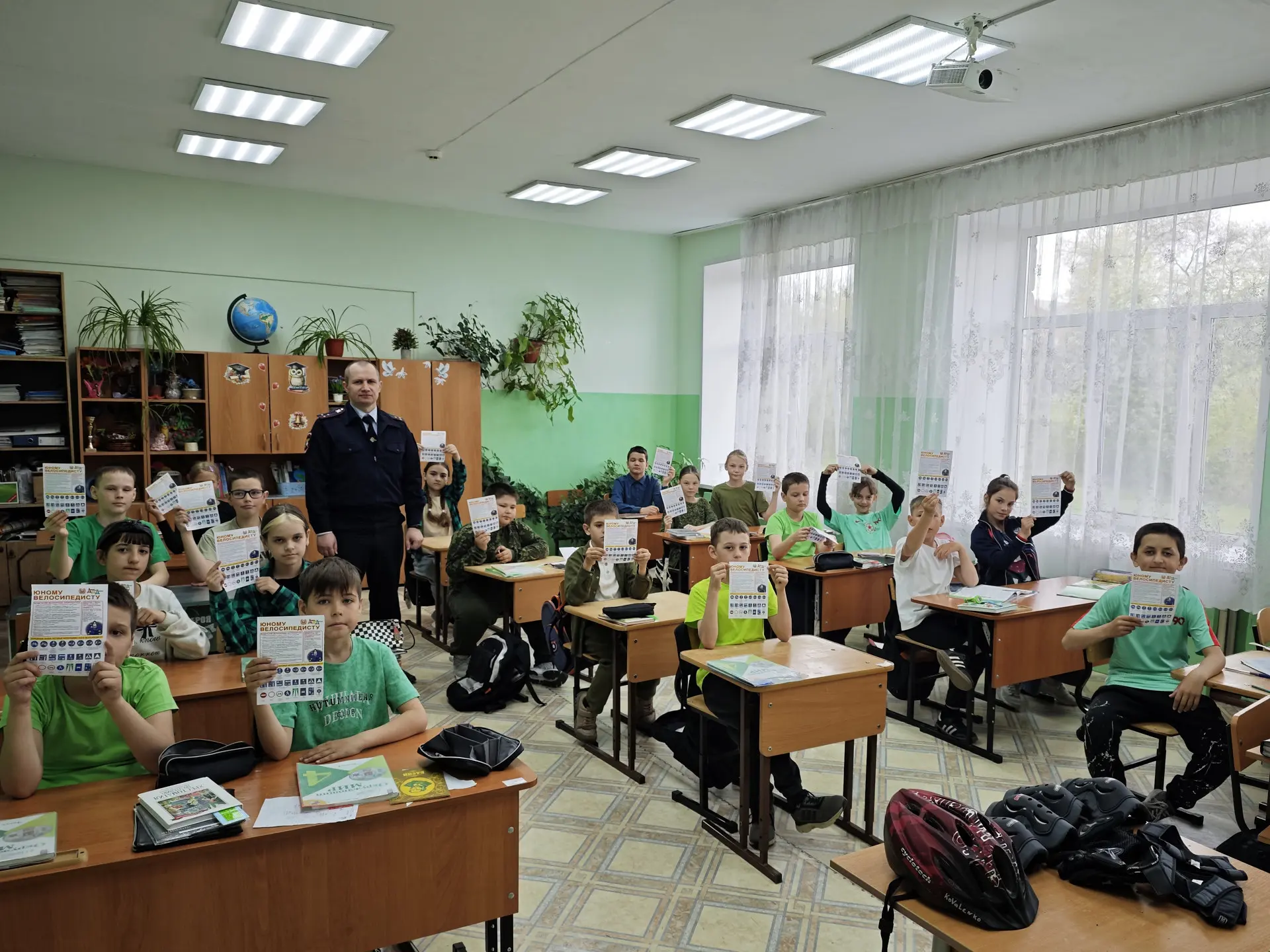 В Идринско-Краснотуранском округе сотрудники Госавтоинспекции провели мастер-класс для юных велосипе