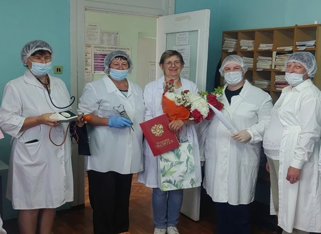 В Даниловке медиков поздравили с праздником шутками и «проверкой»
В преддверии Дня медицинского рабо