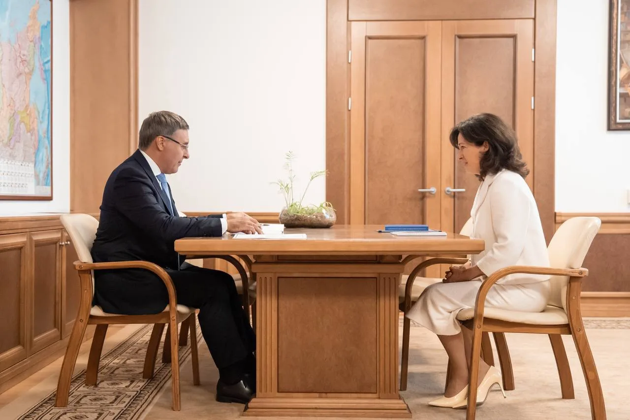 Валерий Фальков и директор Российского научного центра психического здоровья Юлия Чайка...