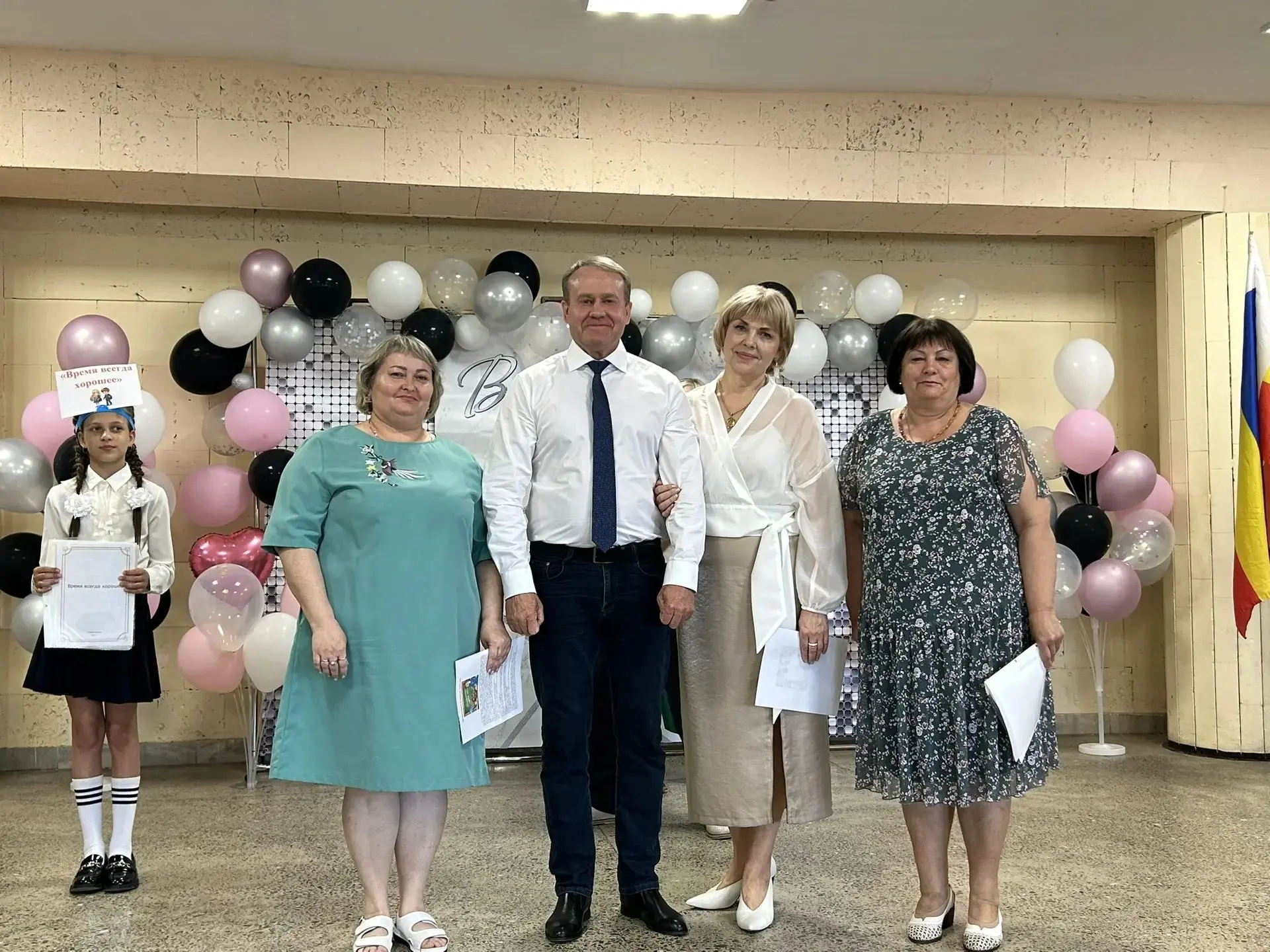 Председатель Собрания депутатов Сергей Харченко принял участие в торжественных линейках, посвященных