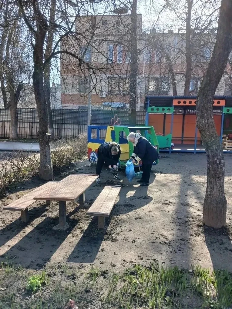 🌿 Чистый город начинается с нас! 🌿  Сегодня сотрудники нашего Центра образования  приняли участие в 