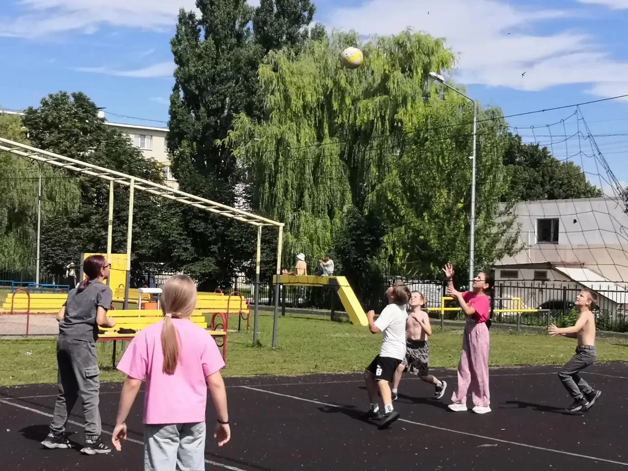 Очень насыщенные дни в  пришкольном лагере : в кинозале ДК "ЗВЕЗДНЫЙ" новые мультфильмы, беседы о Ро